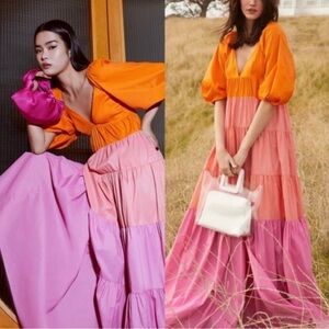 STAUD Maxi dress

Colorblocked and full of flattering volume